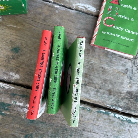 Vintage Christmas Nutshell Library by Hillary Knight 1963 Set of 4 Mini Books - Picture 6 of 10
